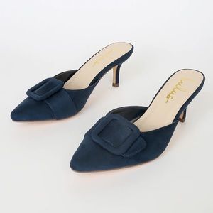 Lulu’s NWT Navy Mules